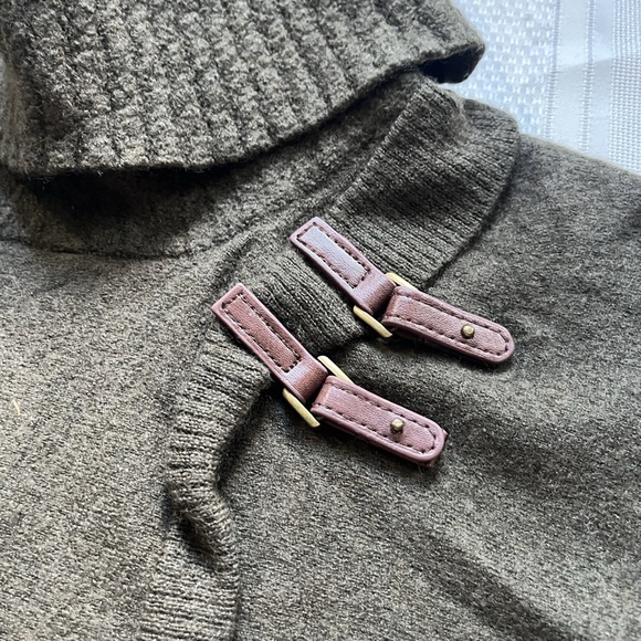 Ellen Tracy Extra Fine Merino Wool Sweater Womens L Olive Green Cowl Neck Buckle - Picture 6 of 8